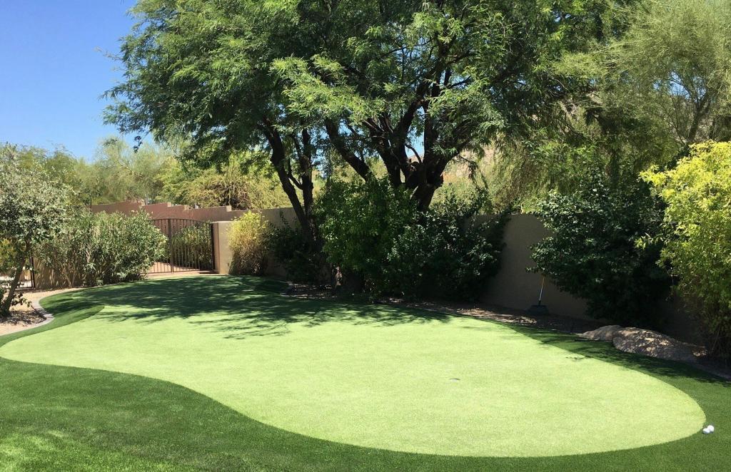 Phoenix private golf green installation | Celebrity Greens Phoenix artificial grass putting green in backyard of Paradise Valley, AZ private home