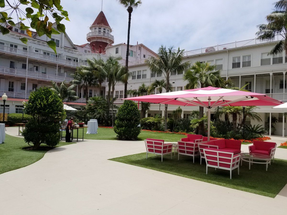 hotel del coronado with celebrity greens artificial grass installation