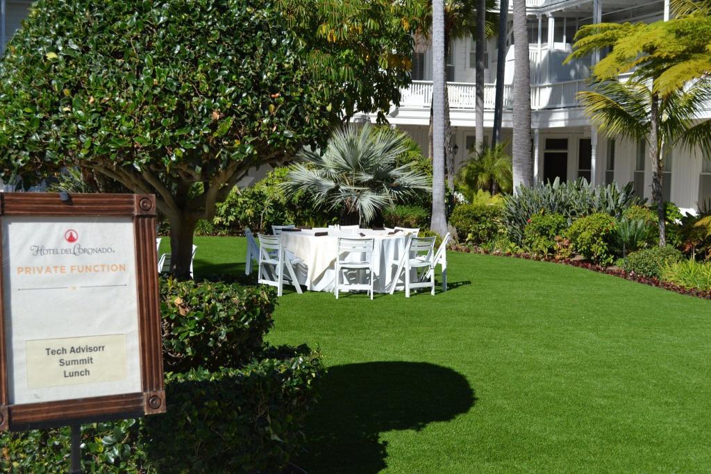 artificial grass at hotel lawn