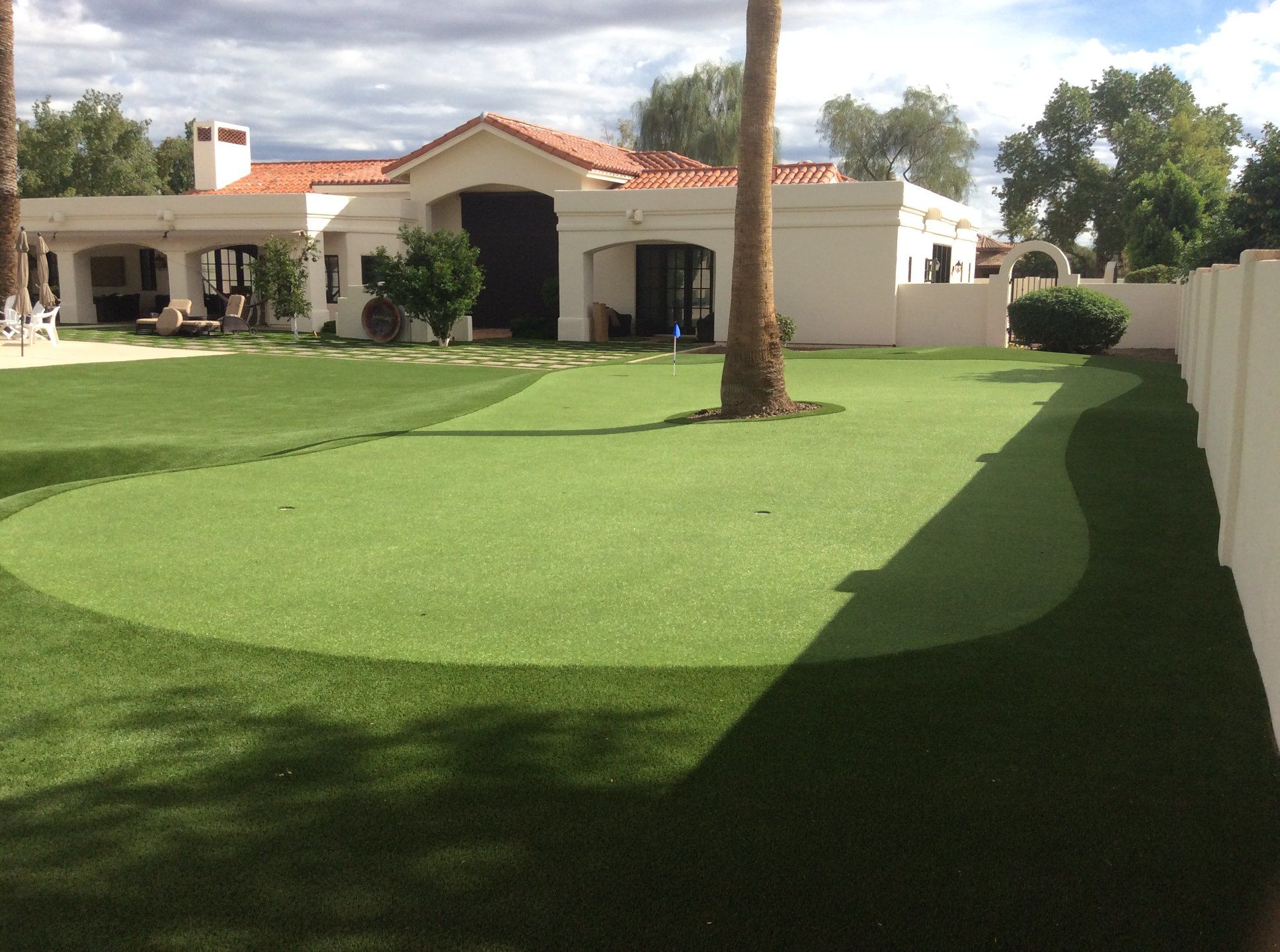 private-az-backyard-putting-green