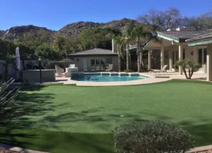 Private Backyard Putting Green in artificial grass