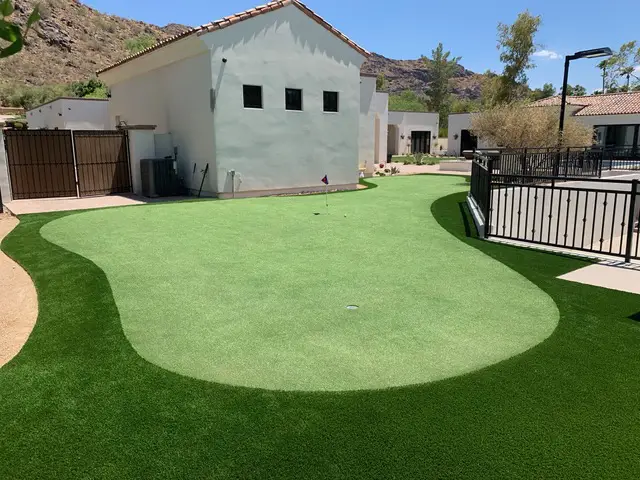 Private Backyard Putting Green in artificial grass