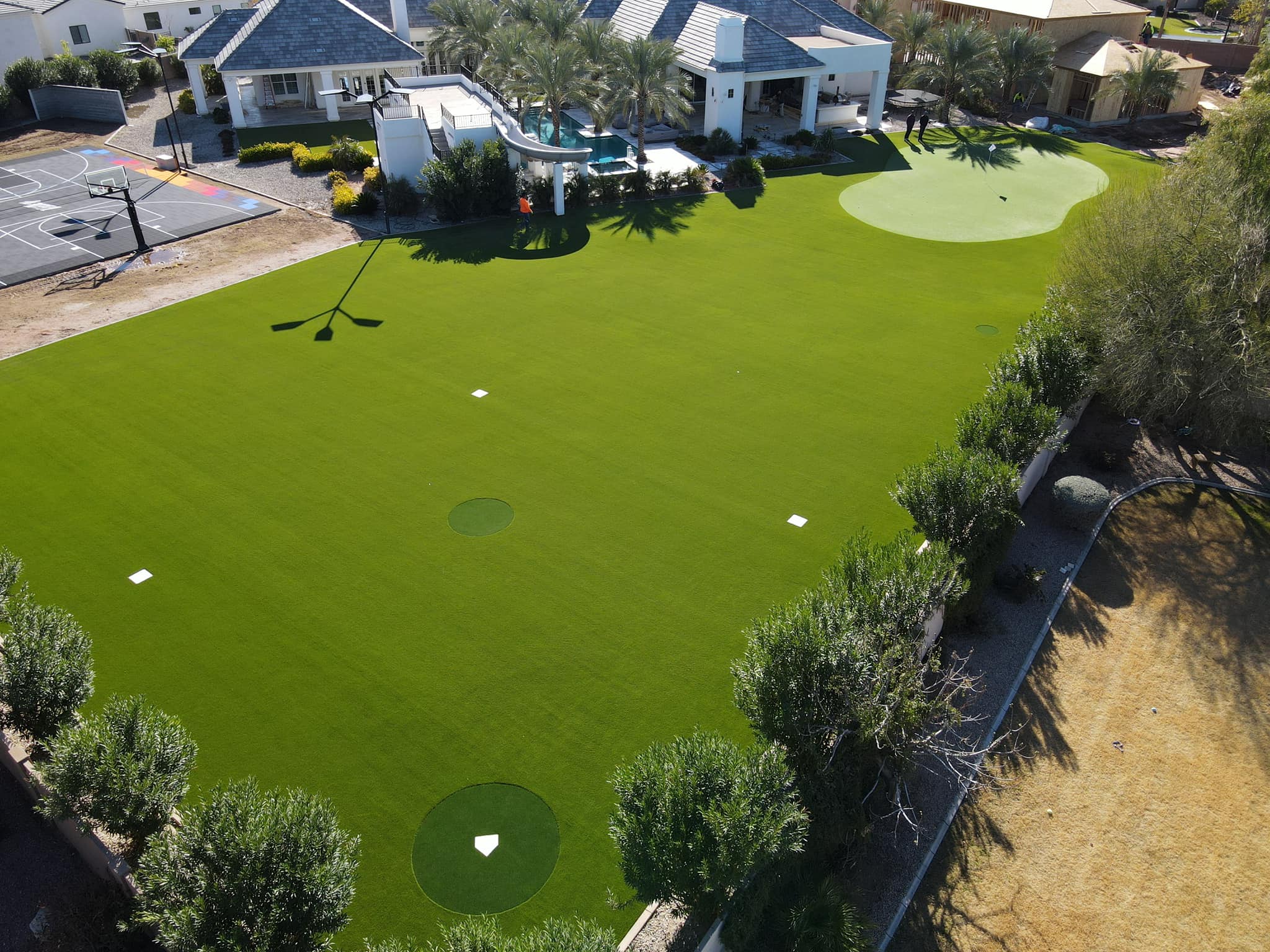 Front yard artificial turf in Gilbert with golf green