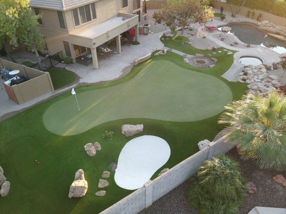 Private Backyard Putting Green in artificial grass